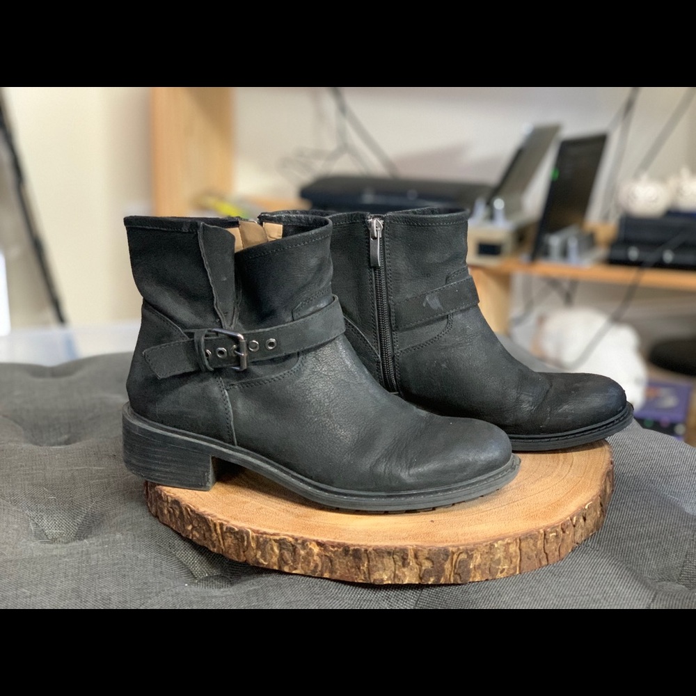 Black combat boots from Banana Republic, size 8